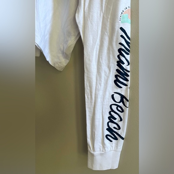 Ocean Drive Miami Beach Long Sleeve Graphic Crop Top NWT - Picture 2 of 3